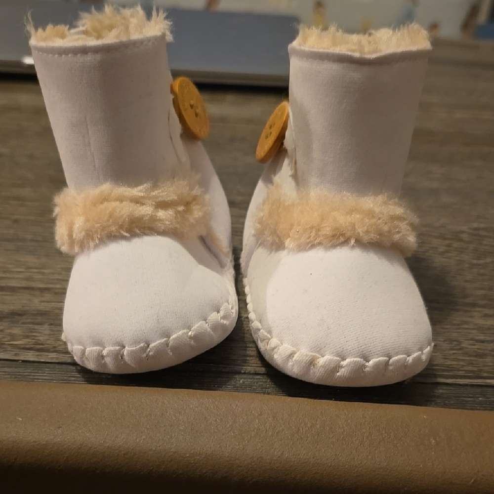 Jonbaem White Boots with Fur Trim and Soft Sole
